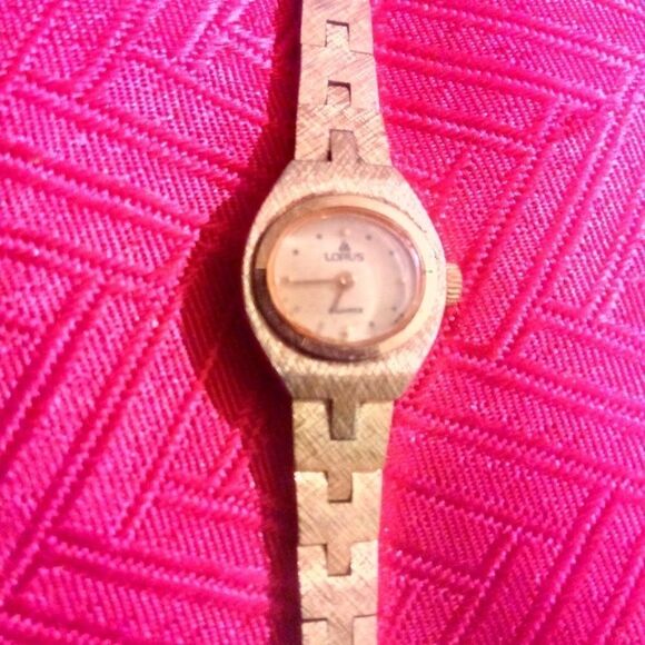 Vintage thin golden Lorus ladies watch - Picture 7 of 8